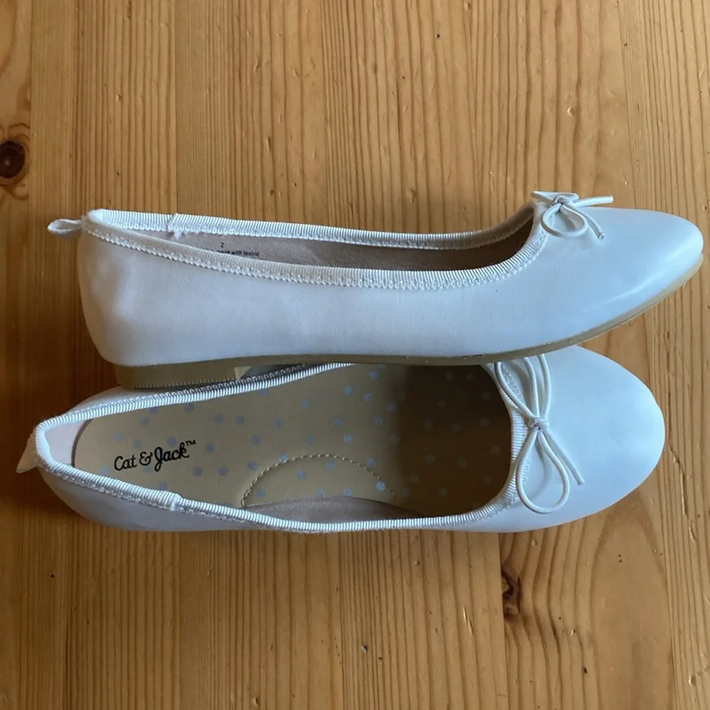 NWOT Girls White Flats, size 2, Cat & Jack, white dress shoes, Easter Wedding